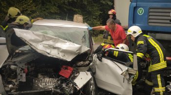 На Львівщині водійка Škoda потрапила до лікарні через зіткнення з фурою