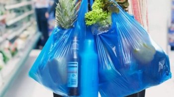 Уряд встановив нові ціни на пластикові пакети в магазинах