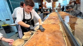 Встановили рекорд: на Львівщині приготували найбільшу в Україні паляницю