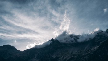 У горах Львівщини зберігається сніголавинна небезпека: туристів просять не підніматися на вершини