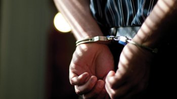 Побили підприємця та забрали сумку з 3,7 млн грн: суд увʼязнив двох львівʼян