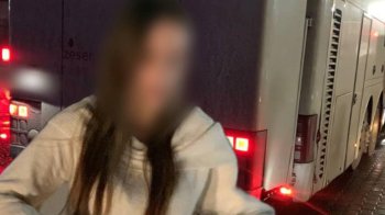 Львівські патрульні наздогнали автобус, який забув на заправці 17-річну дівчину