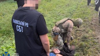 Дніпрянин на Львівщині намагався переправити ухилянта за кордон