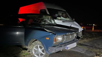 На Львівщині внаслідок зіткнення мікроавтобуса та ВАЗ постраждали двоє людей