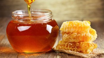 Волонтери у Червонограді виготовляють енергетичні батончики для військових: чого потребують та як допомогти