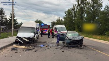 Через ДТП з потерпілими біля Жовкви перекрили смугу на трасі до кордону