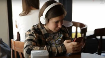 "В реальності вона дуже красива" - хлопчина із кав'ярні, який не помітив Джолі