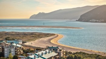 Португалія тимчасово відкриває кордони