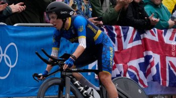 Велосипедистка Юлія Бірюкова