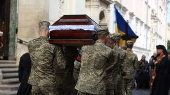 Прикрив собою побратимів: у Львові попрощаються із полеглим Героєм Андрієм Онішком