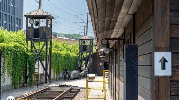 До львівського музею "Територія терору" привезли унікальний експонат — парашут зі збитого російського літака