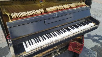 У центрі Дрогобича знищили вже друге піаніно (фото)