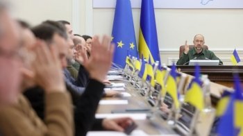Кабмін продовжив термін подання заявок на допомогу вимушеним переселенцям