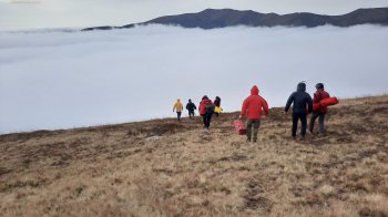 У Карпатах львів`янин та житель Ужгорода втратили керування парапланом і впали у гори