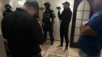 Двох львівʼян підозрюють у підпалі гаража депутата з Самбора