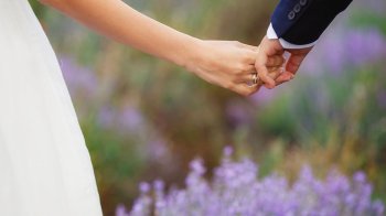 Ситуація на фронті: у Бучі вперше після деокупації відбулася весільна церемонія