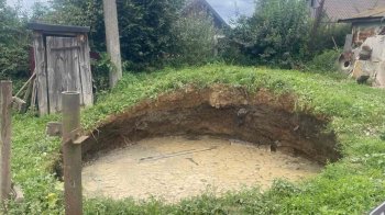 На Львівщині утворилось чотириметрове провалля поблизу будинку