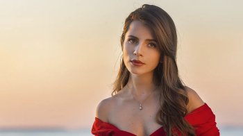 «З вибитими вікнами, але жива»: від вибухів у Львові постраждала квартира співачки Христини Соловій