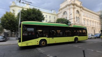 На вихідних у Львові посилять транспорт до міських кладовищ