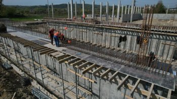 На Закарпатті намагалися переправити контрабандні сигарети за кордон безпілотником