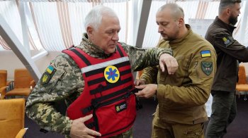 Львівщина передала медикам Сумщини сотню бронежилетів