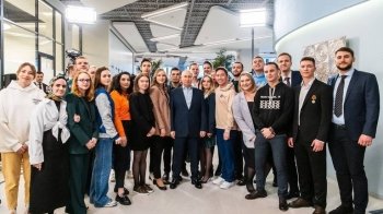 Комплекси диктатора: Путін на зустріч зі студентами одягнув підбори, аби здаватись вищим