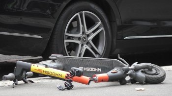 Водій Mitsubishi збив двох підлітків на самокаті у Бориславі
