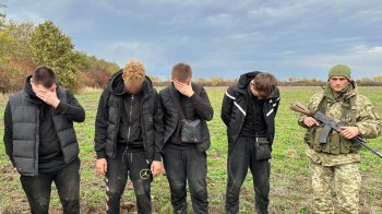 Через Тису на надувній «ватрушці»: на Закарпатті затримали чотирьох ухилянтів