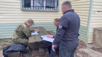 Їжа для військових за завищеними цінами: затримано двох посадовців