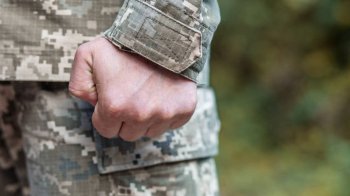 Правоохоронці встановили чотирьох нападників на військового у Новому Роздолі