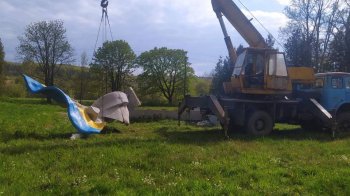 На Мостищині демонтували вже четвертий за два дні пам’ятник радянської доби (фото, відео)