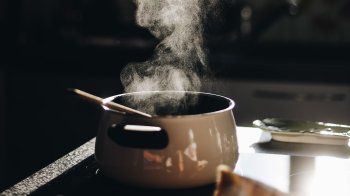 Під час приготування їжі ледь не загинув чоловік на Яворівщині