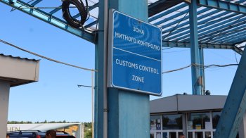 Інспектор Львівської митниці уник покарання за «порожній» бус