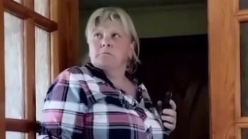 «Я зараз візьму вазу, пізд*ну по голові»: у Львові власниця квартири затіяла суперечку із військовими з Одеси (відео)