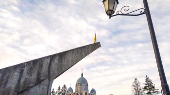 У Тернополі демонтували пам'ятник з радянським літаком