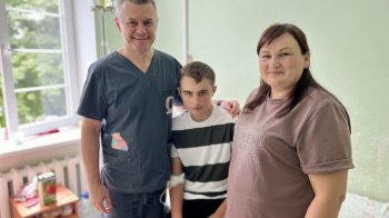 Львівські лікарі врятували підлітка, у якого гнила кістка через ускладнення отиту