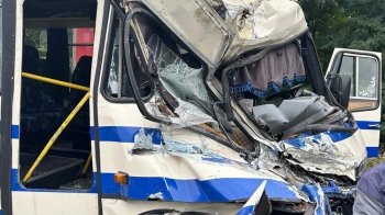 ДТП під Львовом: вантажівка та маршрутка зіштовхнулися, 12 постраждалих