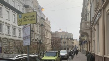 Львів’яни скаржаться, що вдень на вулицях не вимикають ліхтарів