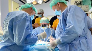 Львівські хірурги видалили 15-річному хлопцеві смертельно небезпечну пухлину