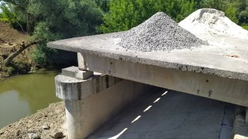 На Львівщині до кінця року планують побудувати міст, який почали зводити ще у 2000-х роках: деталі