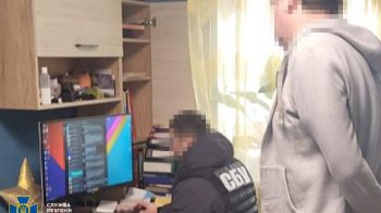 Чоловіка викрили, хоча він і намагався маскуватися в інтернеті, фото СБУ