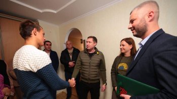 На Львівщині двом хлопцям-сиротам подарували власні квартири