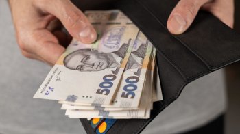 Суд стягнув із львівського підприємства майже 180 тис. грн через затримку зарплати колишній працівниці