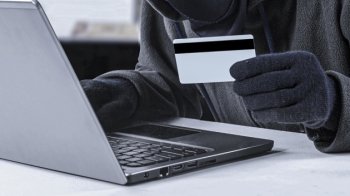 У Львові суд виніс вироки вісьмом кібершахраям