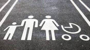 Уряд схвалив нові правила паркування для водіїв із дітьми до трьох років