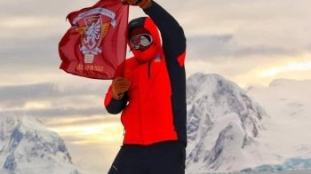 В Антарктиді розгорнули стяг львівської бригади десанту