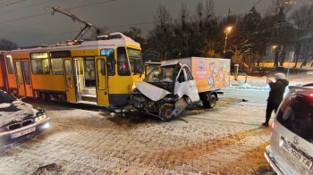 Через ранкову ДТП у Львові один з трамваїв тимчасово змінив маршрут