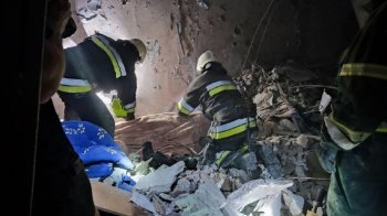 Ракетний удар по Сергіївці на Одещині: зросла кількість загиблих, рятувальні роботи тривають