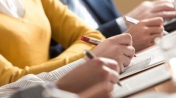 Держслужбовці почали складати іспити з української