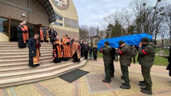 Троє дітей залишилось без батька: на Львівщині провели в останню путь загиблого нацгвардійця